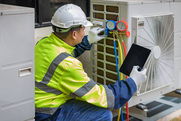 Professional Hvac technician working in Fairfield, IL
